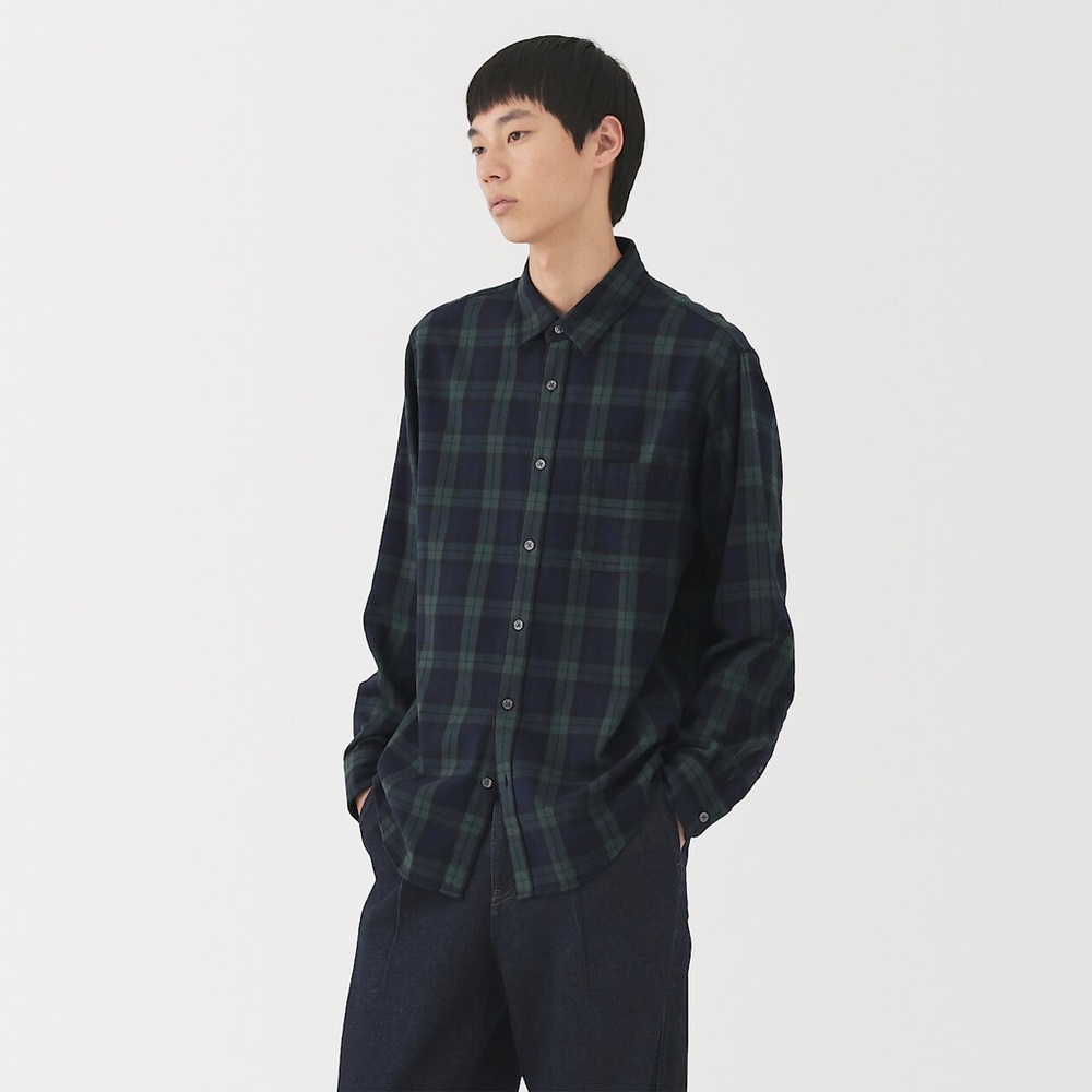 IZOD Men's Green Blue Plaid Shirt, Size Medium but fits big